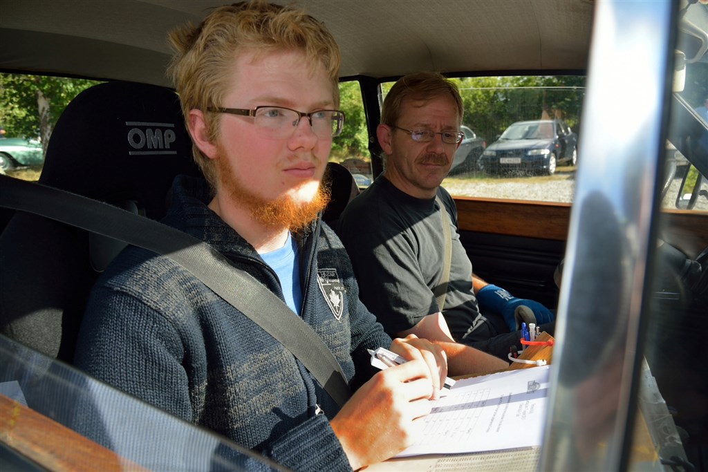 Far og søn, Henrik Møller-Nielsen (til højre) og Martin Møller-Nielsen kører deres første Monte sammen. De er uofficielle danske mestre i denne motorsportsdisciplin i 2013.
(Foto: Michael Eisenberg)